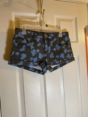 Pantalones Cortos Forever 21 Mujeres 27 Azul Flores Floral Denim Tiro Bajo Puños Rosas Foto 1 de 4