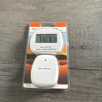 AcuRite  00782W Wireless Indoor/Outdoor Thermometer,Temperature White J42 - Image 1 of 4