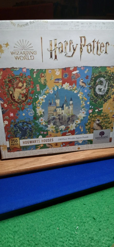 Wentworth Wooden Jigsaw Puzzle Harry Potter Hogwarts Houses 250 Pieces - Image 1 of 1