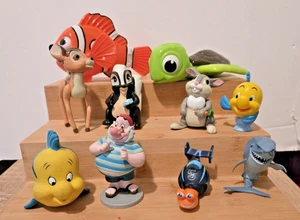 Lote mixto de 10 figuras de Disney. Juego aleatorio adornos para pasteles juguetes para jugar, fiesta - Imagen 1 de 4