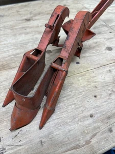 VTG TRU SCALE 1/16 SCALE TWO ROW MOUNTED CORN PICKER FARM TOY METAL - Picture 1 of 11
