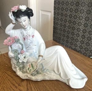 Estatuilla abanico vintage de porcelana china dama 3D flores 9"x10" - Imagen 1 de 13