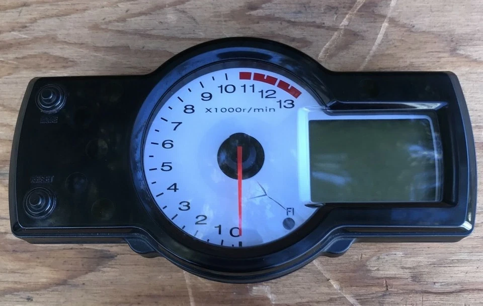 KAWASAKI VERSYS 650 2011-2014 VELOCÍMETRO MEDIDORES PARTE # 25031-0347 Foto 1 de 4