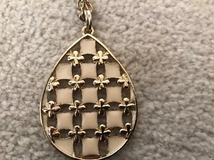 Anhänger Halskette cremefarbene Fliesen messingfarbene Akzente Vintage wunderschön - Bild 1 von 11