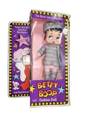 Betty Boop 12” Muñeca de Moda 1986 Marty Toys Invierno Lana Conjunto Muñeca está Como Nueva Foto 1 de 4