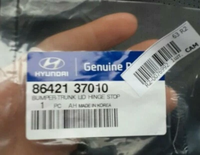 ПОДЛИННЫЙ СОВЕРШЕННО НОВЫЙ HYUNDAI SONATA 1999-2001 БАМПЕР - ЗАГРУЗКИ/КРЫШКИ БАГАЖНИКА ПЕТЛЯ СТОПОР - Изображение 1 из 2