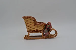 Wicker Sleigh with pine cone and bow 4 x 3 inch Christmas Decoration - Imagen 1 de 6
