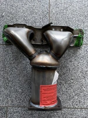 Exhaust manifold header catalytic converter Suzuki Swift III 1.3/1.5 68-75kW manufactured 2005 - 2010 - Image 1 of 4