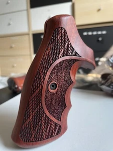 New graphic on Wood Target Grips for S&W, K/L SQUARE BUTT Revolver#02 - Picture 1 of 7