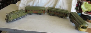 PRE-WAR OLIVE GREEN LIONEL STANDARD GUAGE 8E 0-4-0 LOCOMOTIVE & 3 CARS - Picture 1 of 24