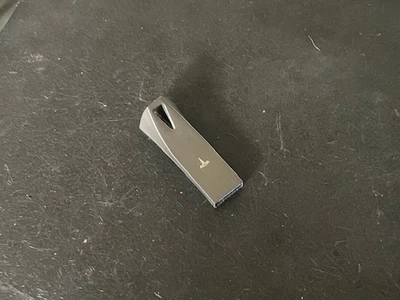 💥💥  NEW TESLA OEM Model S,3,X,Y USB Flash Drive for Dashcam 128GB  - Image 1 of 3