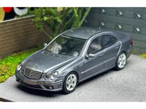 MB Mercedes Benz E63 (W211) - Tenorite gey - MK Models 1:64 - Foto 1 di 6