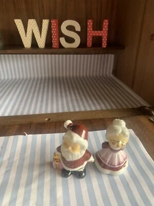 Vintage Christmas Cruet Set Father And Mrs Claus Santa Salt Pepper Table Festive - Picture 1 of 9