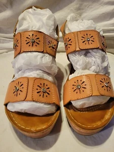 Italina brandneu Damenschuh 2-1/2 Zoll Keilabsatz Größe 8,5 - Bild 1 von 3
