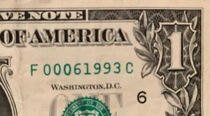 Billete de $1 dólar 2013 circulado divertido bajo y año fecha número de serie F 000 6 1993 C - Imagen 1 de 3