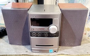 SONY CMT-NEZ30 AM/FM Stereo CD Cassette Micro Hi-Fi Component System testato 100% - Foto 1 di 12