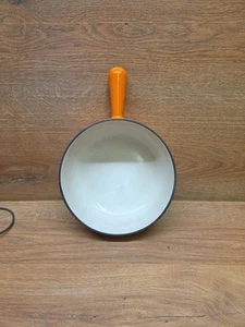 VTg LE CREUSET/COUSANCES CAST IRON ENAMELLED 22cm VOLCANIC ORANGE SAUCEPAN - Picture 1 of 7
