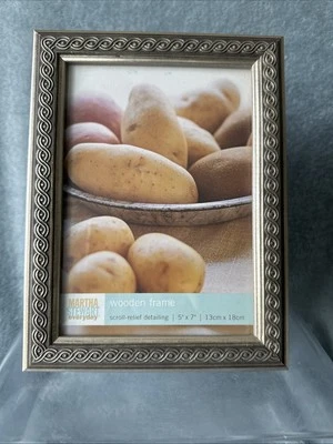 Martha Stewart Everyday 5x7” marco de madera relieve de desplazamiento detalles Kmart Foto 1 de 4