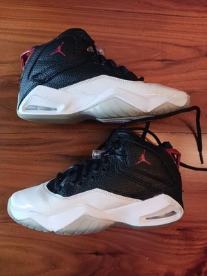 Tênis Nike Air Jordan CK1425-016 B'Loyal (GS) preto/branco/vermelho. Tamanho 4Y - Imagem 1 de 4