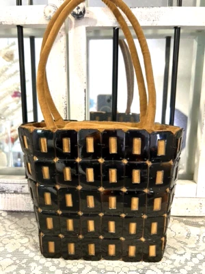 Bolso de Mano de Noche Eslabón Marrón Natural Forma de Cubo Cordón Tortuga Usado en Excelente Condición Foto 1 de 4