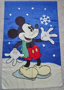 Disney Mickey Mouse Winter Haus Flagge - 1996 - 28" x 44" - Bild 1 von 2