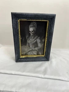 Halloween gerahmtes altes Skelett Frau Deko gruselig 6x8 einzigartiger Fund! - Bild 1 von 4