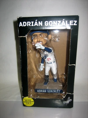 Adrián González Selfie Bobblehead 2017 SGA Los Angeles Dodgers #2 of 2 - Imagem 1 de 4