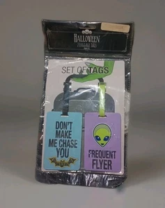 Halloween 2 etichette bagaglio: DON'T MAKE ME CHASE YOU BAT & ALIEN sigillate nuove - Foto 1 di 1
