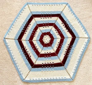 Vintage Shabby Farm Barn Tablecloth Blue Burgundy Hexagon Handmade Crochet Knit - Picture 1 of 7