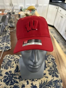 MENS UNDER ARMOUR HEATGEAR WISCONSIN BADGERS HAT RED ADJUSTABLE STRAP NWT - Picture 1 of 6