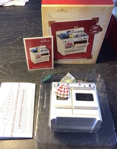 2004 Hallmark Keepsake Magic Light and Fragrance Christmas Cookies Stove - Picture 1 of 12