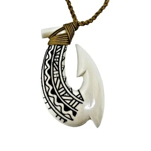 Hawaiian Jewelry Black Tattoo Buffalo Bone  Makau Fish Hook Maui Hawaii Necklace - Picture 1 of 4