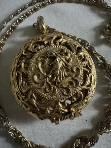 "Collar colgante medallón niña hada vintage adornado tono dorado 24"" Ne3" - Imagen 1 de 7