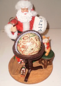Kirkland Signature SANTA AROUND THE WORLD Stoffmaché Holz Harz 11" Figur - Bild 1 von 3