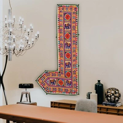 Textil antiguo hecho a mano, Toran vintage, bordado a mano Gujrati Bandhanwal Foto 1 de 4