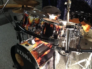 Tama Rockstar Drumset 10,12,13,14,16,22 + Snare und viel Zubehör - Bild 1 von 12