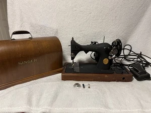 VINTAGE 50ER JAHRE SINGER NÄHMASCHINE IM ORIGINAL HOLZKOFFER FUNKTIONIERT - Bild 1 von 24