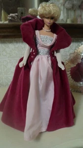 BARBIE SOPHISTICATED LADY 1963 REPRODUCTION 1999*COMPLETE WITH TIARA**STAND - Picture 1 of 4