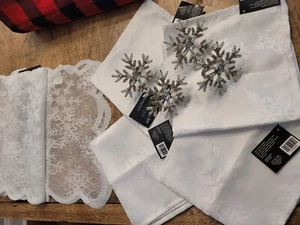 Robert Stanley Christmas Snowflake 4) Napkins 4) Napkin Rings & Table Runner New - Picture 1 of 10