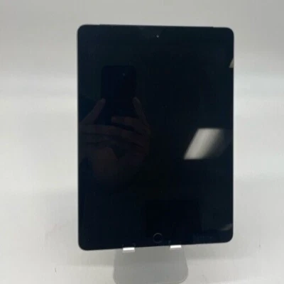 Apple iPad 6th 9.7"  Wifi - 32GB - Gray - Image 1 of 4