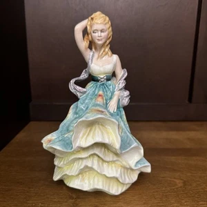 Renaissance Figurine Petite Ladies Sheridan Artist Signed ‘77 Vintage 8” - Picture 1 of 7