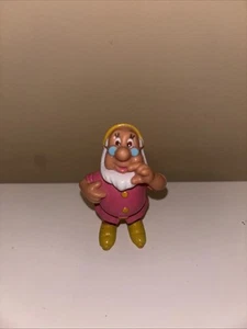 DOC SNOW WHITE SEVEN DWARFS VNTG (1993) DISNEY 2” ACTION FIGURE TOY (PRE-OWNED - Bild 1 von 6