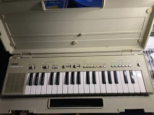 Vintage Yamaha PortaSound PS-300 Electronic Keyboard w/case - Works - Picture 1 of 5