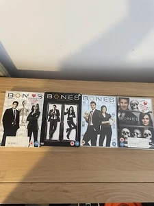 Bones Season 1-4 All Disc Are Present cases Has Wear - Foto 1 di 3
