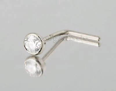 Juego de tachuelas en forma de L 22G de oro blanco/amarillo sólido de 14kt con bisel de moissanita Foto 1 de 4