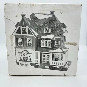 Dept 56 American Architecture Snow Village "Shingle Victorian" w/Box Light 54884 - Picture 1 of 15