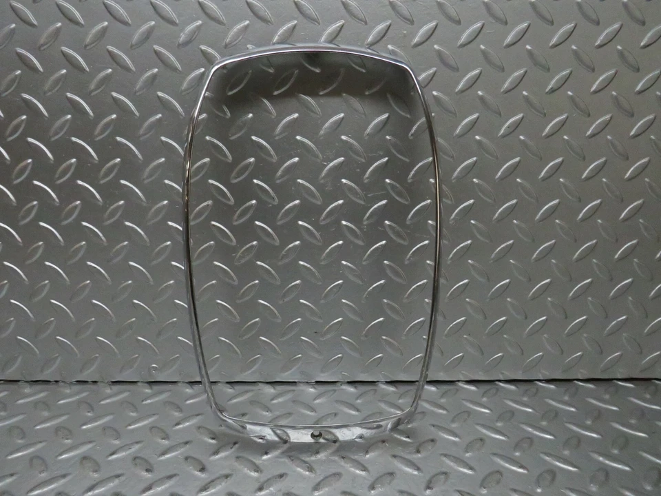 ♥23494♂ Mercedes-Benz W114 280E Faro Marco Cromado Hella 100710 Foto 1 de 4