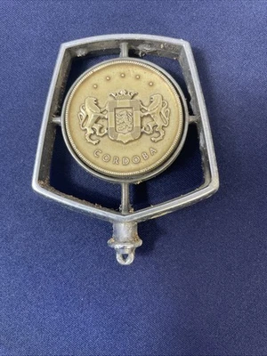 Chrysler Córdoba 1975-1977 cromo capó adorno emblema vintage años 70 placa coche Foto 1 de 4