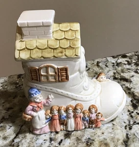 Vintage alte Frau, die in einem Schuh lebte Keramik Bank, von Quon-Quon 1983 Japan - Bild 1 von 5