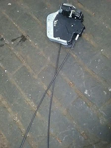 TOYOTA AURIS 5DR 06-07-08-09-10 N/S/R PASSENGER SIDE REAR LOCK MECHANISM - Picture 1 of 1